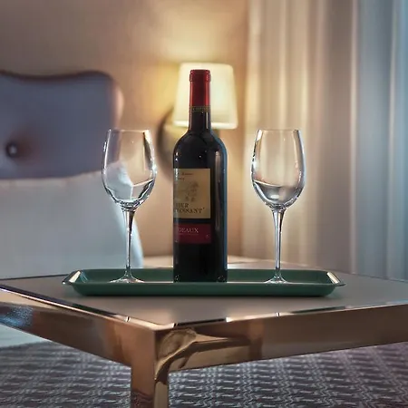 מלון Exe Centre 3*